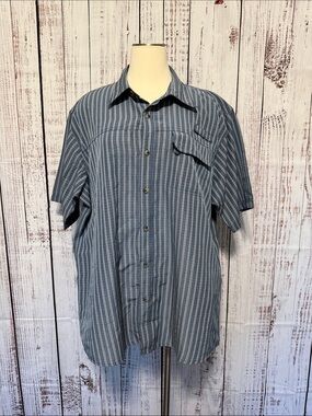 Wrangler Blue and White Vertical Stripe Short-Sleeve Button Down Shirt